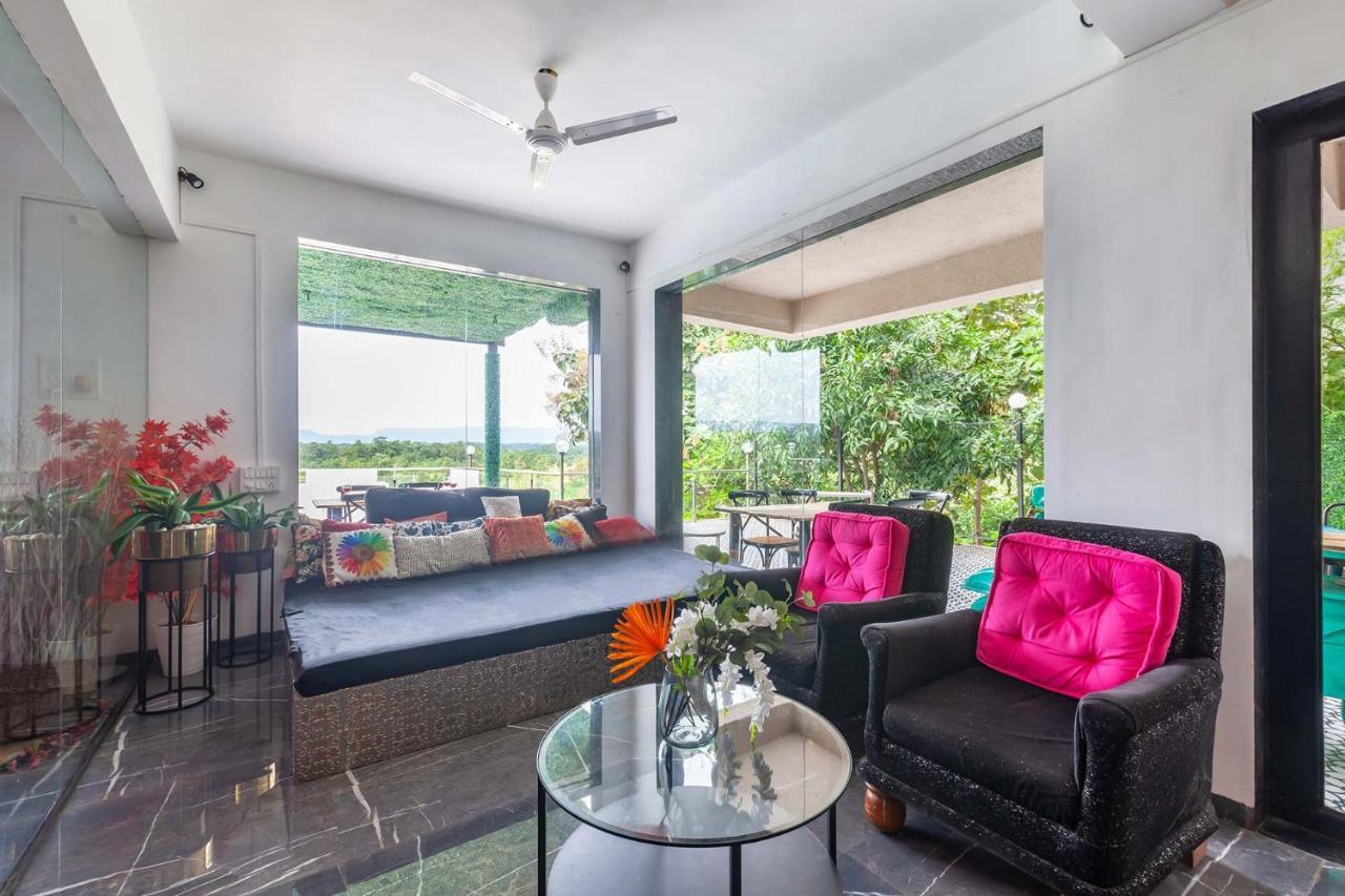 Stayvista'S Vine & Splash - Riverside Villa With An Infinity Pool And Indoor Games Karjat Extérieur photo