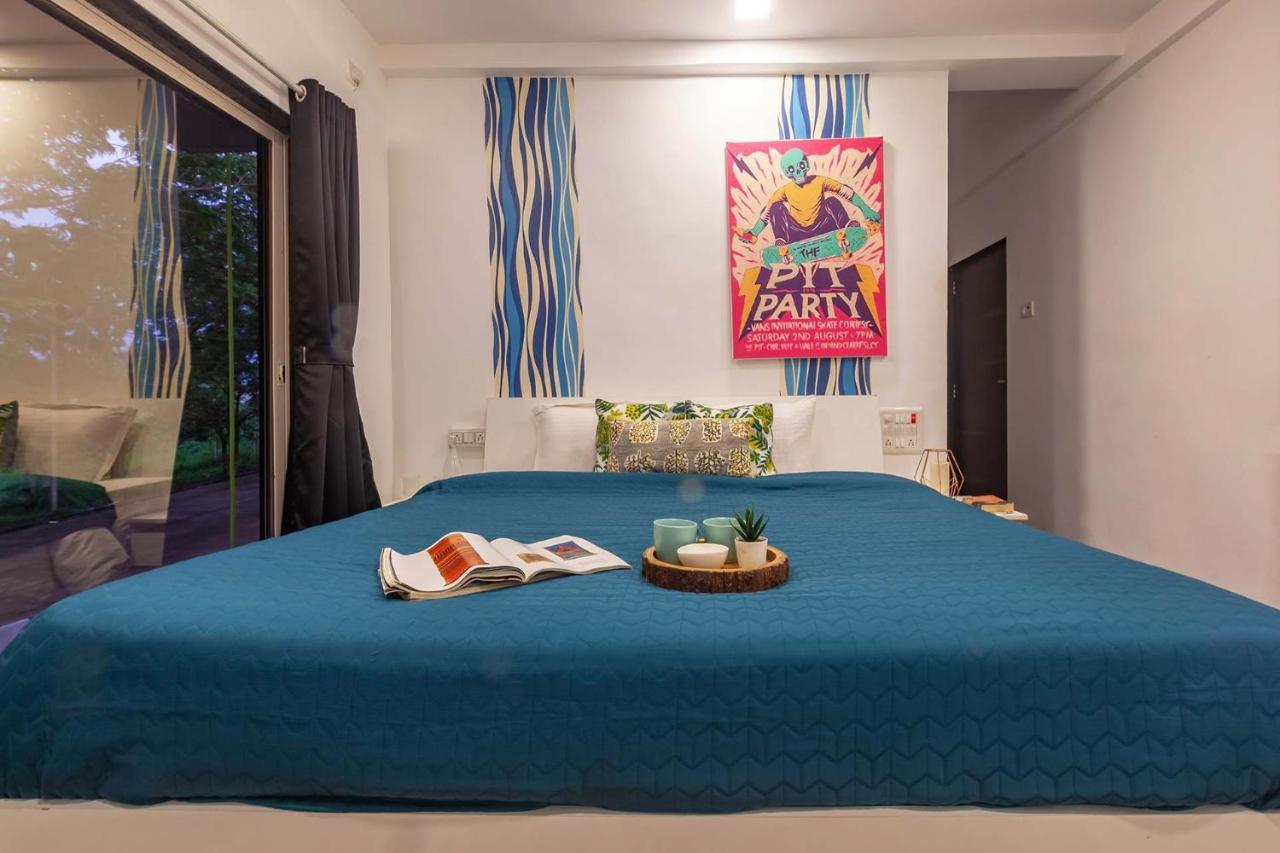 Stayvista'S Vine & Splash - Riverside Villa With An Infinity Pool And Indoor Games Karjat Extérieur photo