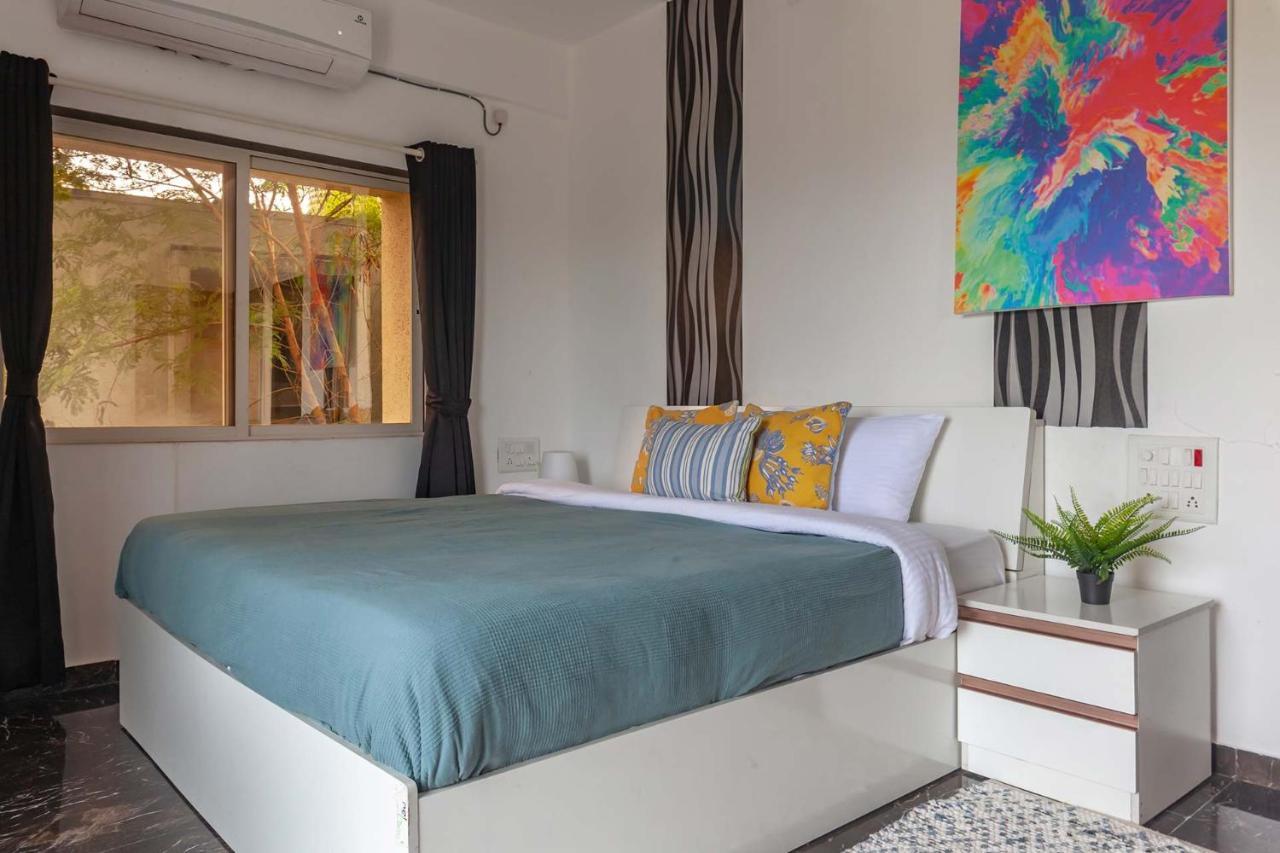Stayvista'S Vine & Splash - Riverside Villa With An Infinity Pool And Indoor Games Karjat Extérieur photo