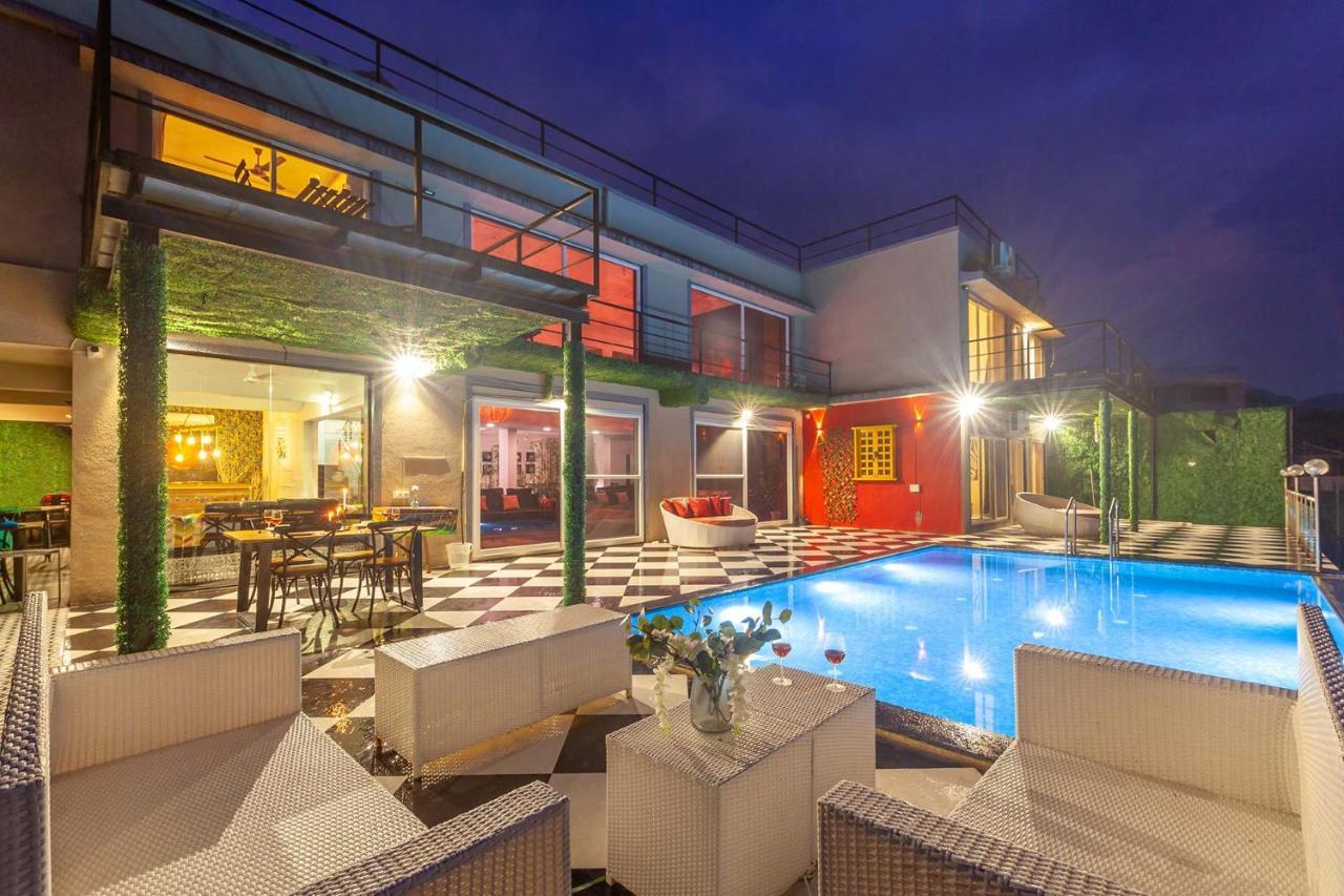 Stayvista'S Vine & Splash - Riverside Villa With An Infinity Pool And Indoor Games Karjat Extérieur photo