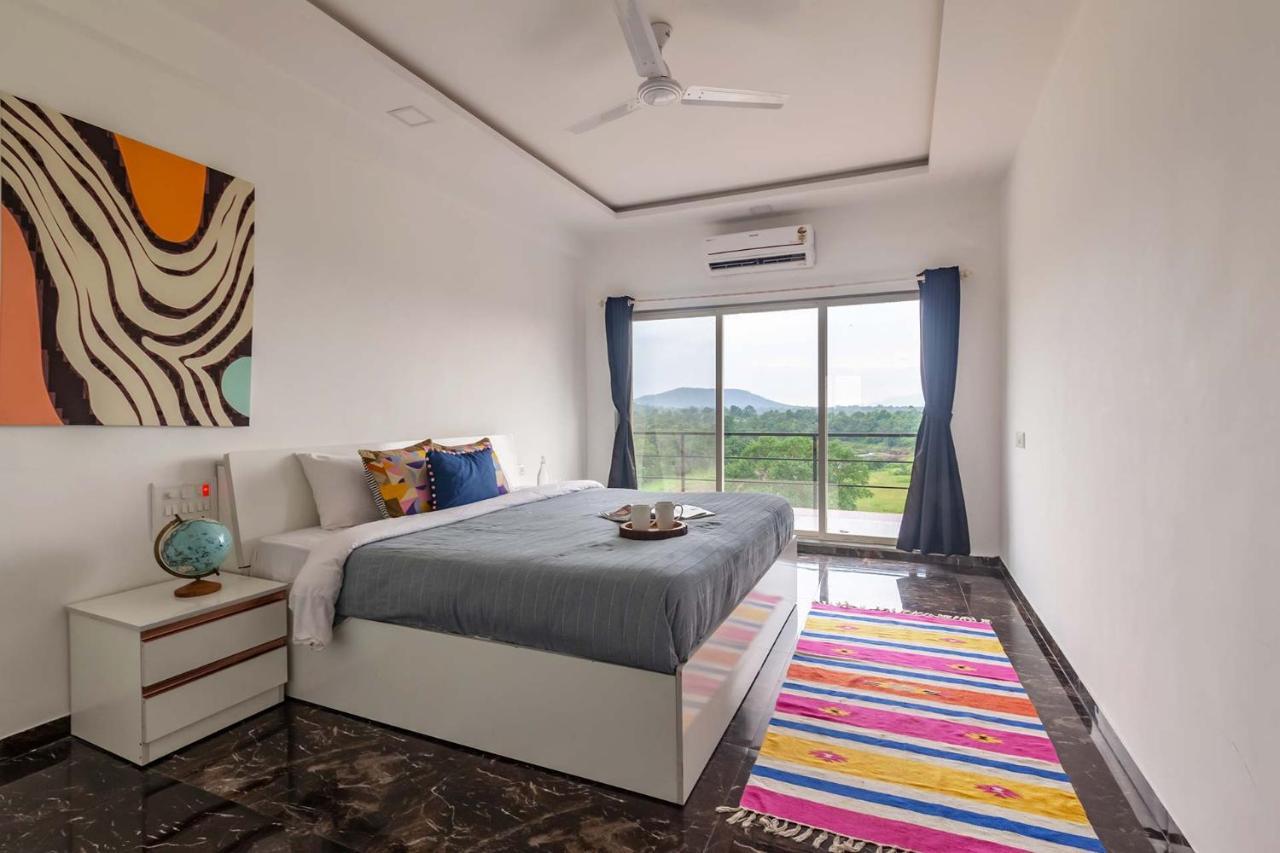 Stayvista'S Vine & Splash - Riverside Villa With An Infinity Pool And Indoor Games Karjat Extérieur photo