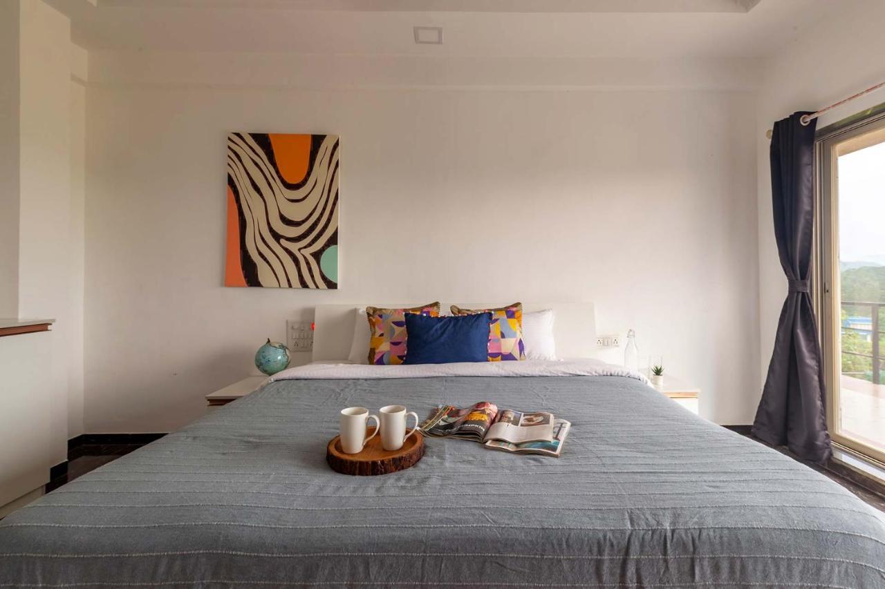 Stayvista'S Vine & Splash - Riverside Villa With An Infinity Pool And Indoor Games Karjat Extérieur photo