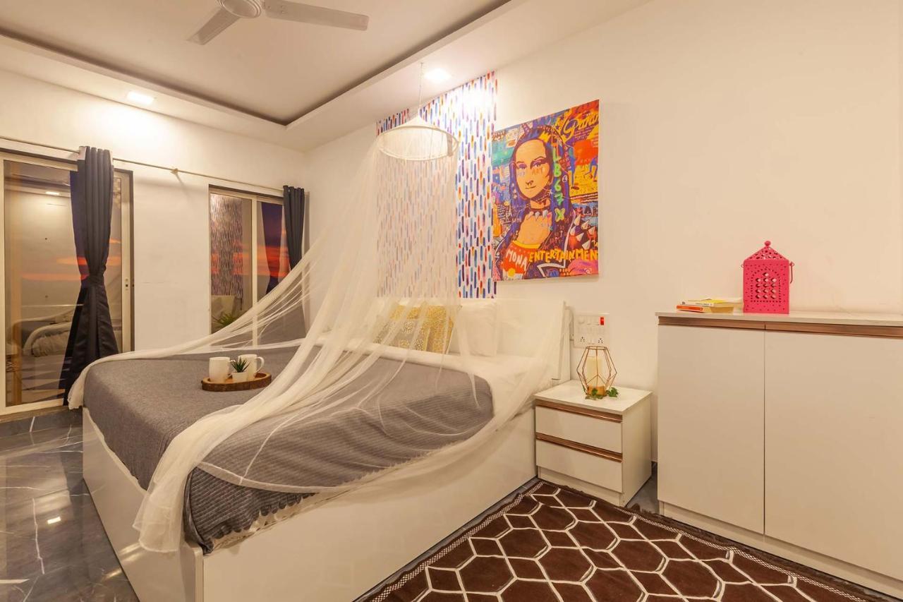 Stayvista'S Vine & Splash - Riverside Villa With An Infinity Pool And Indoor Games Karjat Extérieur photo