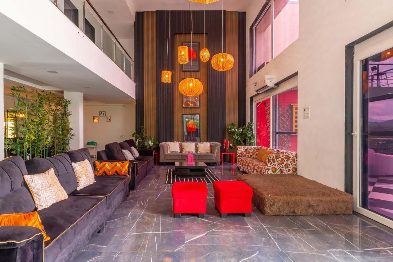 Stayvista'S Vine & Splash - Riverside Villa With An Infinity Pool And Indoor Games Karjat Extérieur photo