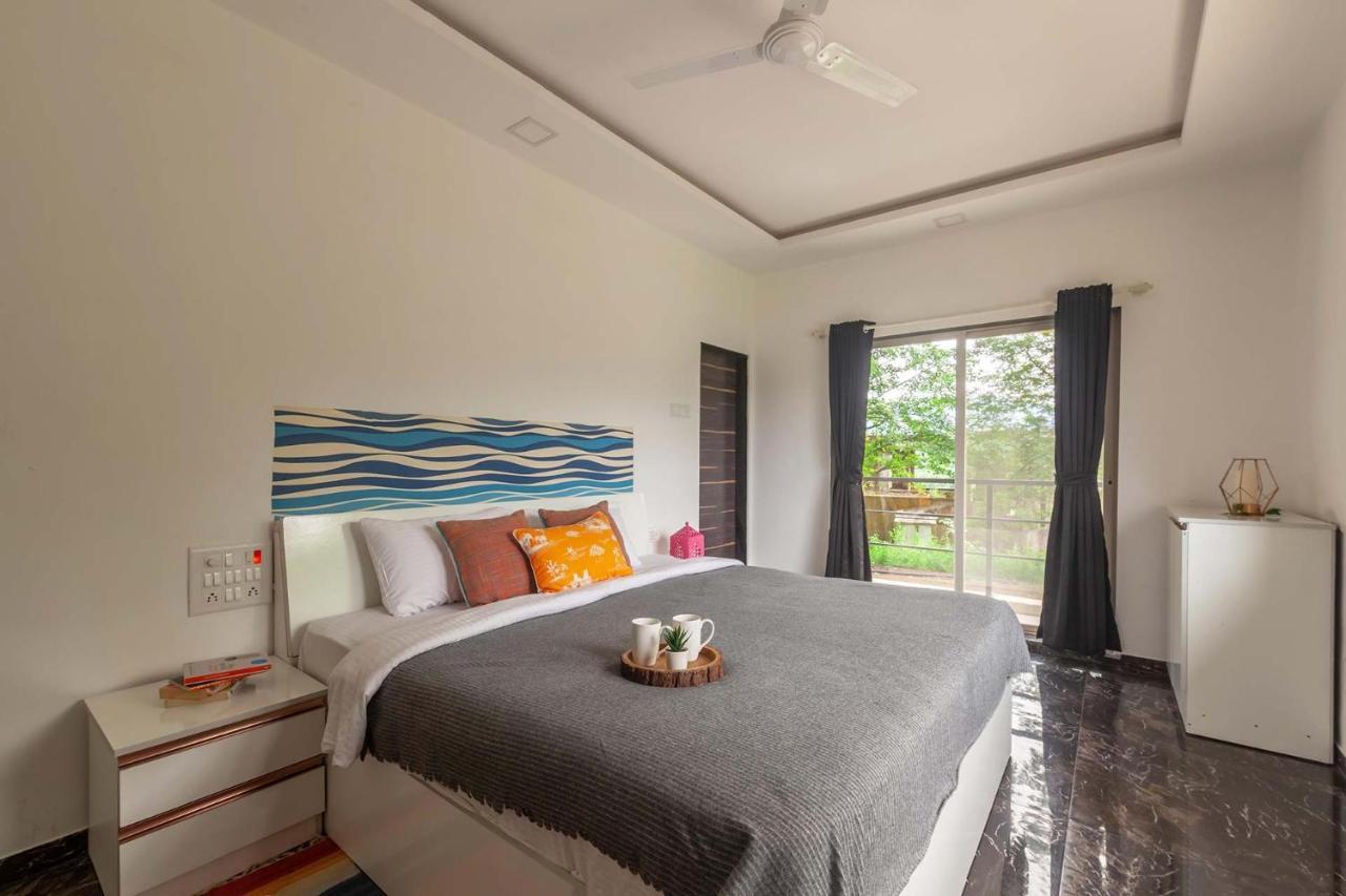 Stayvista'S Vine & Splash - Riverside Villa With An Infinity Pool And Indoor Games Karjat Extérieur photo
